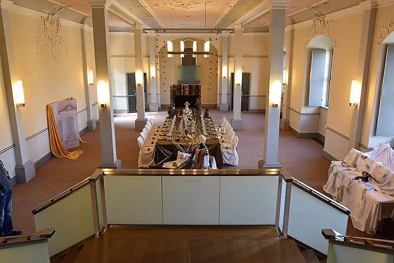 Im Inneren wird die barocke Residenz wieder zum Leben erweckt