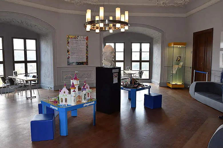 Im Inneren wird die barocke Residenz wieder zum Leben erweckt