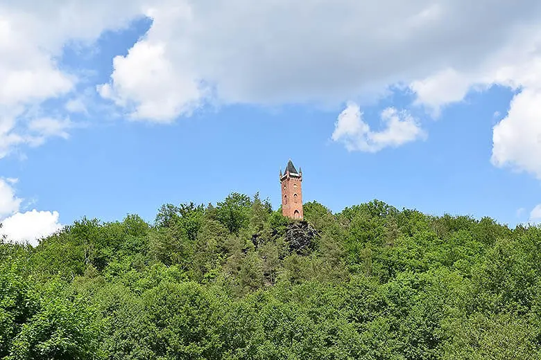 Die Wanderwege führen auch zum Pulverturm.
